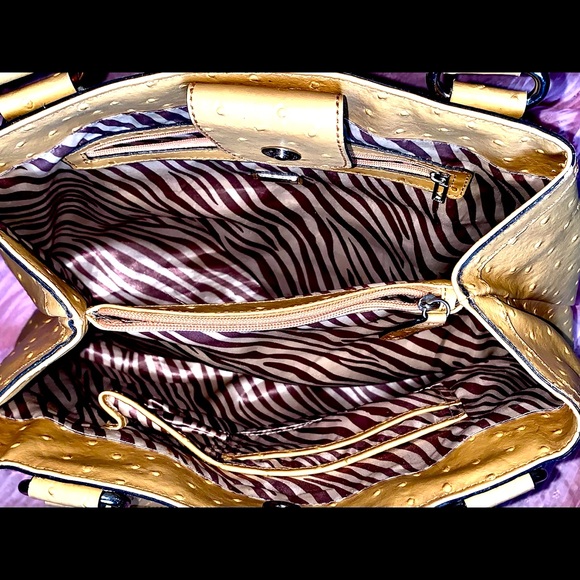 Guess purse - Picture 3 of 5